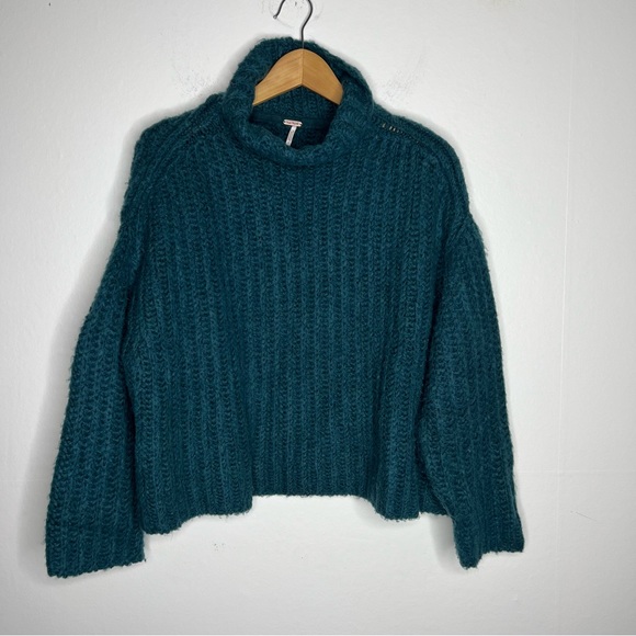 Free People Women's Fluffy Fox Sweater Sz XS Oversized wool alpaca - Picture 4 of 10